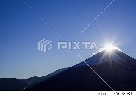 正月のダイヤモンド富士・竜ヶ岳からの絶景 85608031