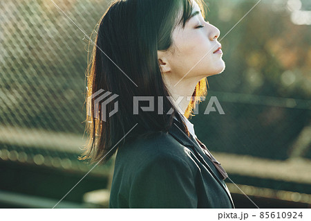 女子高生のポートレート 85610924
