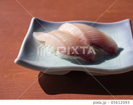 新鮮なシマアジの握り寿司。千葉県房総にて。 新鮮なシマアジの握り寿司。千葉県房総にて。 85612093