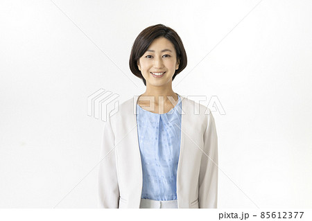 笑顔のビジネスウーマン カメラ目線 ポートレート 笑顔のビジネスウーマン カメラ目線 ポートレート 85612377
