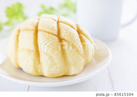 美味しいメロンパンとホットコーヒーのカフェタイム 85615304