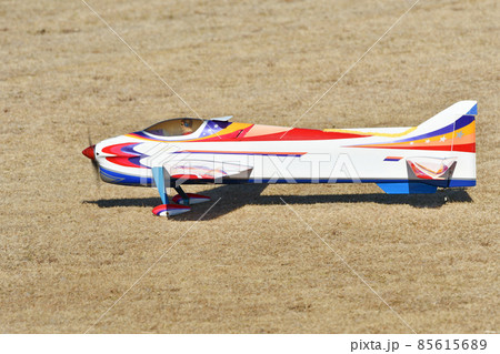 離陸前のラジコン飛行機 85615689