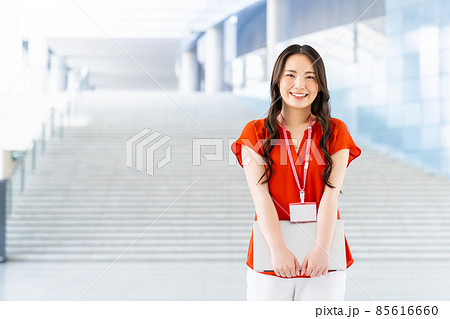 エンジニアの若い女性 エンジニアの若い女性 85616660