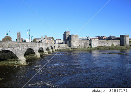 historic Limerick Castle in Ireland historic Limerick Castle in Ireland 85617171