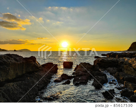 海辺の夕景:軍艦島を望む 海辺の夕景:軍艦島を望む 85617530
