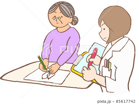 認知症 臨床心理士の心理検査・MMSEを受ける高齢女性 認知症 臨床心理士の心理検査・MMSEを受ける高齢女性 85617742