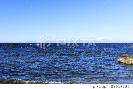 湘南三浦半島の神奈川県横須賀市・三浦市の和田長浜の冬 85618289