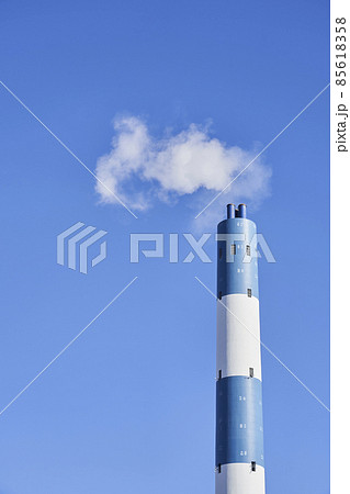 煙突から出る煙 85618358