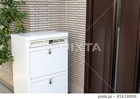 白色の宅配ボックス 白色の宅配ボックス 85618899
