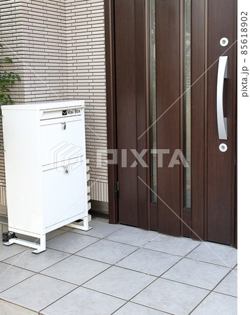 宅配BOXと玄関 85618902