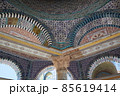 エルサレムの神殿の丘の敷地内にある鎖のドームの天井の模様 85619414