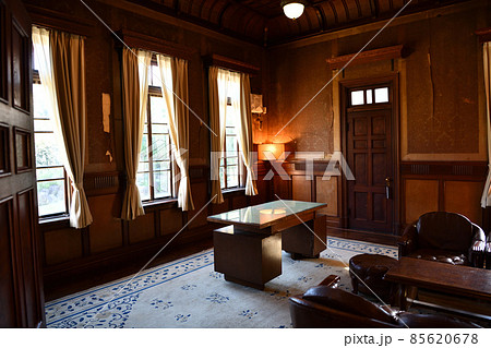 レトロな西洋館　素敵な室内風景 85620678