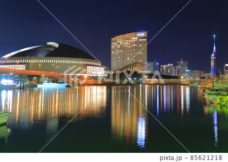 【福岡県】福岡百道浜の夜景(福岡タワー、福岡ドーム) 【福岡県】福岡百道浜の夜景(福岡タワー、福岡ドーム) 85621218