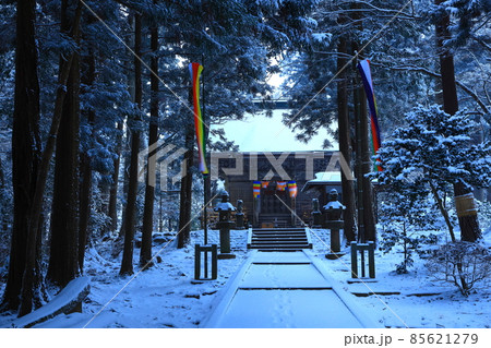 世界遺産　冬の平泉中尊寺 85621279