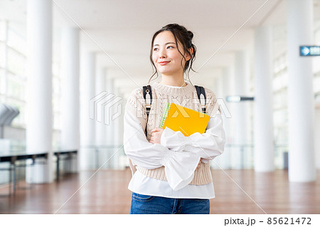 大学生の女の子 85621472