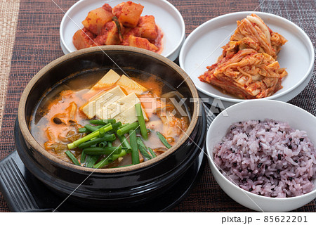 キムチチゲ定食 キムチチゲ定食 85622201