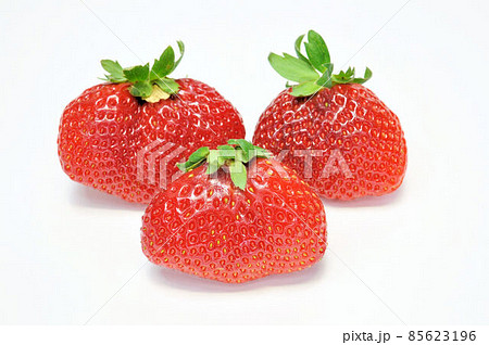 いびつな形のいちご 85623196