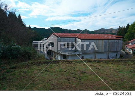 【廃校】旧神石高原町立高蓋小学校の体育館と校舎　広島県神石郡神石高原町 85624052
