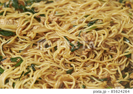豚肉とニンニクの炒め麺料理 豚肉とニンニクの炒め麺料理 85624264