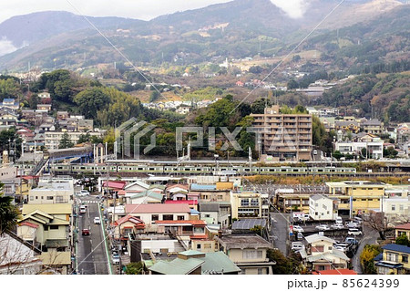【真鶴】冬の、のどかな駅前通り 【真鶴】冬の、のどかな駅前通り 85624399