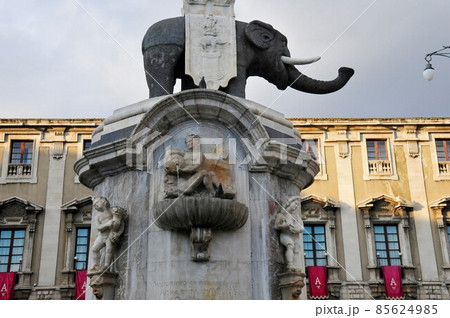 イタリア、シチリア島、カターニア、ドゥオモ広場、象の噴水、エレファンティ宮 85624985