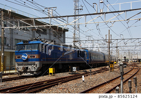 尾久車両センターに回送される寝台特急北斗星（青色：EF510牽引） 85625124