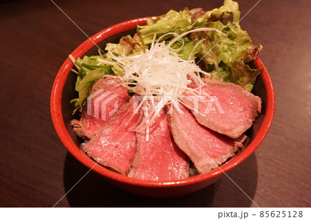 ローストビーフ丼 ローストビーフ丼 85625128