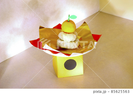 子供(3歳児)作の鏡餅 85625563