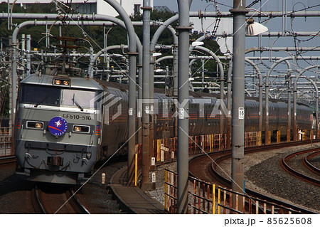 寝台特急カシオペア（銀色：EF510牽引） 85625608