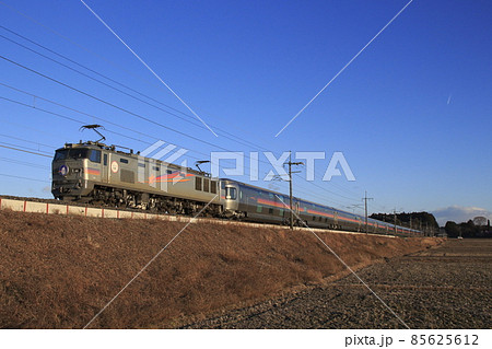寝台特急カシオペア（銀色：EF510牽引） 85625612
