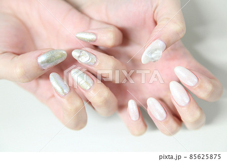 ネイルアートホワイトハートパール系 85625875