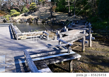 紅葉山庭園（駿府城）の木橋 85626458