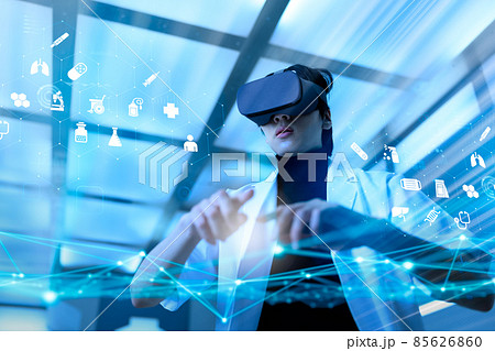 未来的な空間:白衣を着た男性 未来的な空間:白衣を着た男性 85626860