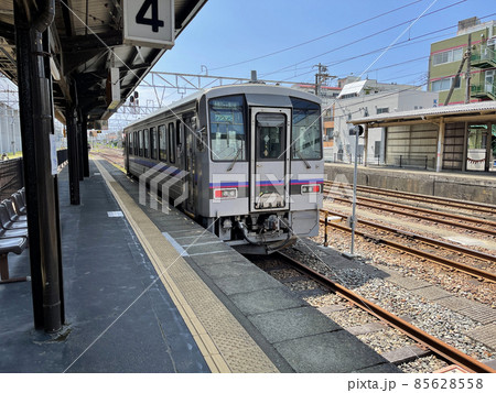 糸魚川駅に停車中のJR西日本のキハ120 22 85628558