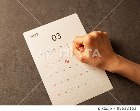 韓国の大統領選イメージ カレンダーと女性の手 韓国の大統領選イメージ カレンダーと女性の手 85632163