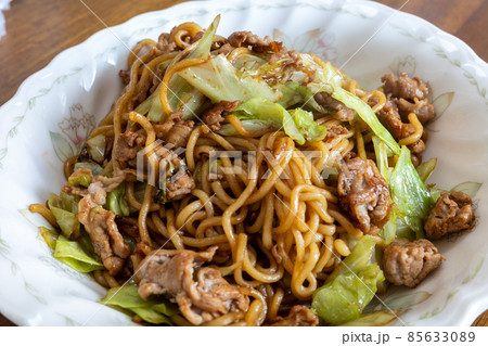 とても美味しい日本の一般家庭の焼きそば 85633089