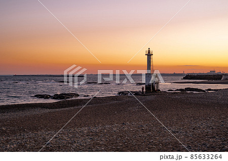 大洗海岸磯浜灯柱の夕焼け 85633264