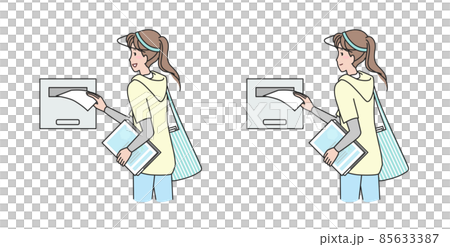 ポスティングをする若い女性　夏 85633387