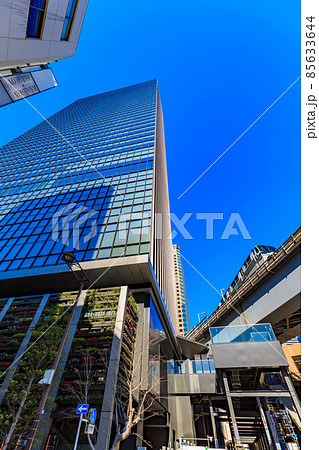 東京 港区浜松町の都市風景 世界貿易センタービルディング南館とモノレール 東京 港区浜松町の都市風景 世界貿易センタービルディング南館とモノレール 85633644