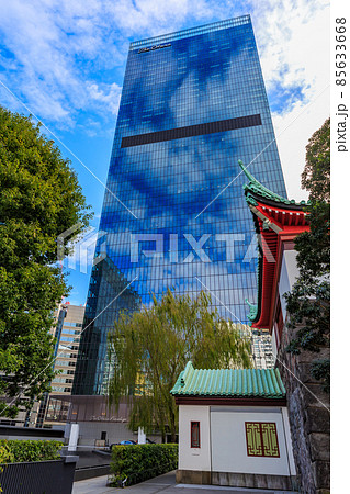 東京　港区虎ノ門の都市風景　古美術を収蔵・展示する大倉集古館とオークラ プレステージタワー‎ 85633668