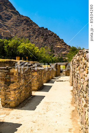 Inca ruins at Ollantaytambo in Peru 85634260