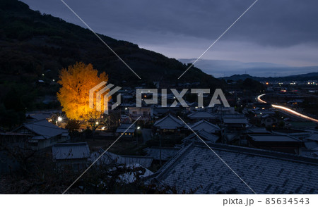 秋の丹生酒殿神社の夕景　和歌山県伊都郡かつらぎ町 85634543