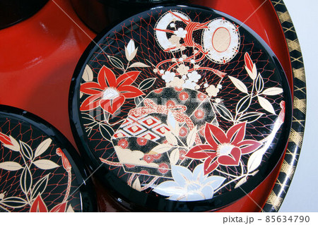 祝いに使う日本の伝統的絵柄の塗器 祝いに使う日本の伝統的絵柄の塗器 85634790