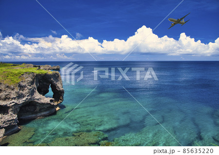 沖縄の美しいサンゴ礁の海 85635220