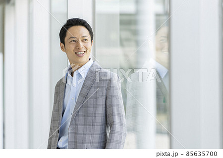 30代の男性　ポートレート 85635700