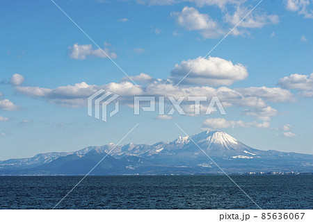 大山の美しい山並みと皆生温泉の遠景(1月) 大山の美しい山並みと皆生温泉の遠景(1月) 85636067