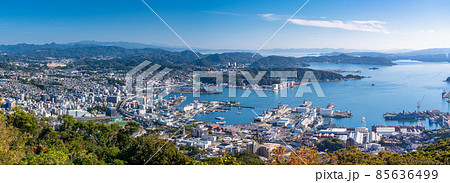 《長崎県》佐世保中心街の街並み・弓張岳展望台の眺め 85636499