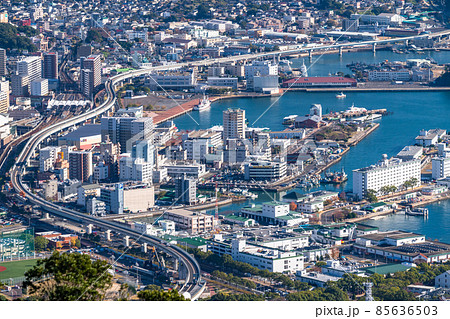 《長崎県》佐世保中心街の街並み・弓張岳展望台の眺め 85636503