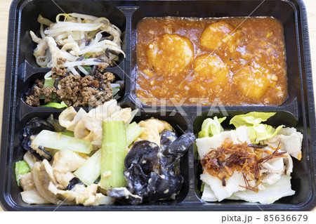 美味しいエビチリと豚肉とキクラゲの玉子炒めの弁当 85636679