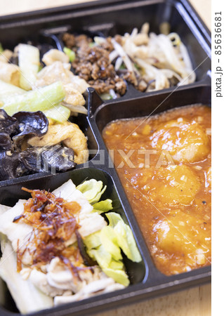 美味しいエビチリと豚肉とキクラゲの玉子炒めの弁当 85636681